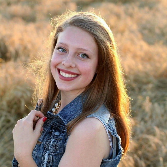 Profile Picture of Abbey Scherbenske (@snowflake97) on Poshmark