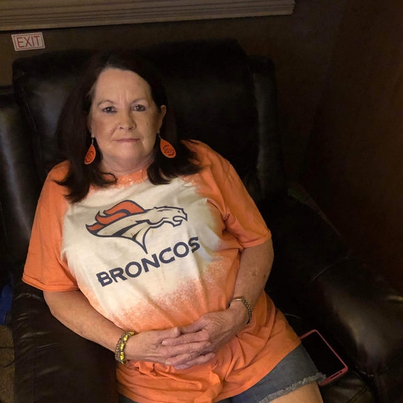 Profile Picture of Tammy Mansell (@tambos815) on Poshmark