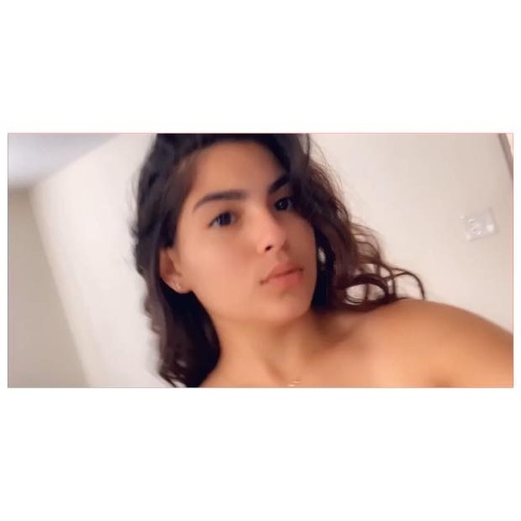 Profile Picture of Yohanna Gonzalez (@yohanna_71) on Poshmark