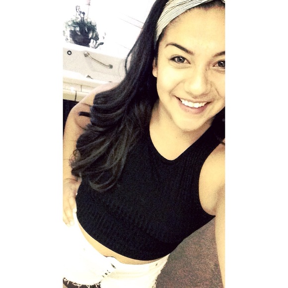 Profile Picture of Vanessa Reynoso (@nessa_rey12) on Poshmark