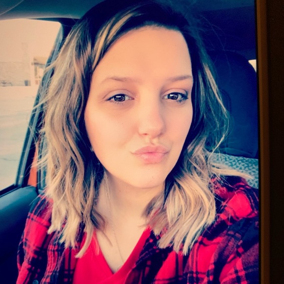 Profile Picture of Christina Lemley (@christinalemley) on Poshmark