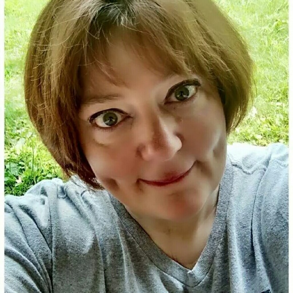 Tracie Gomez - Poshmark Profile Picture of Tracie Gomez (@traciergomezz) on Poshmark