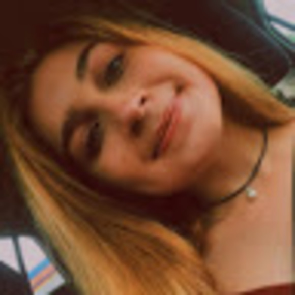 Profile Picture of Amarissa Cremeens (@amarissac) on Poshmark