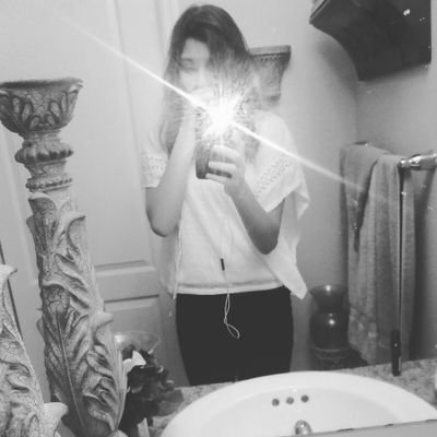 Profile Picture of Bianca (@llama_for_dayz) on Twitter