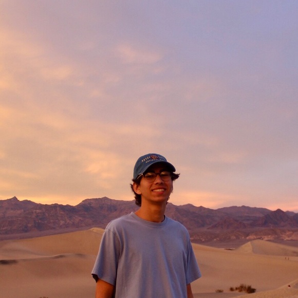 Profile Picture of Kevin Henry (@kevinhenry27) on Poshmark