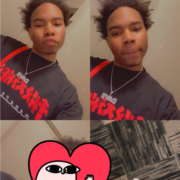 Profile Picture of David Emerson (@daveeeoo3) on Poshmark