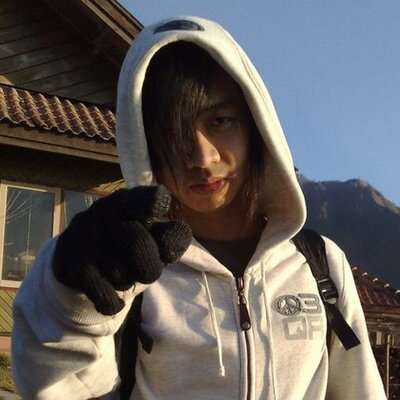 Profile Picture of Michael Constantine (@MickeyMike11) on Twitter