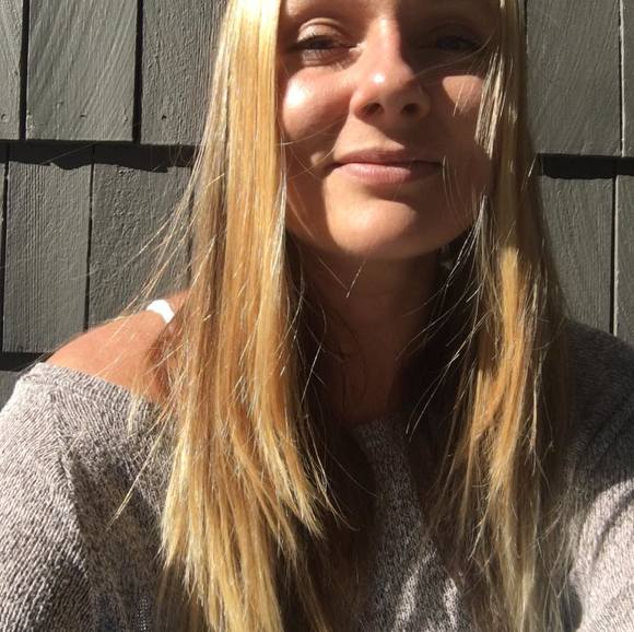 Profile Picture of Leah Mackinnon (@leahmackinnon) on Poshmark