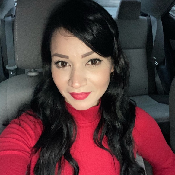 Profile Picture of Raysmari Subero (@raysubero2017) on Poshmark