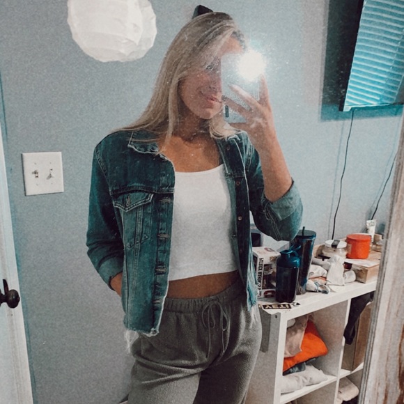 Profile Picture of Sydney Graef (@sydney_graef) on Poshmark