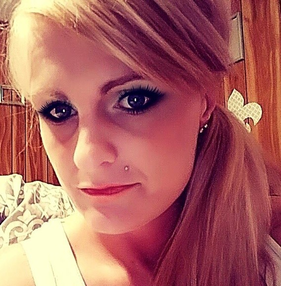 Profile Picture of Alexis Stringer (@alexisstring136) on Poshmark