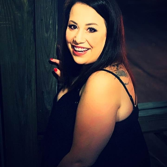 Profile Picture of Amelia Ball (@ameliaball780) on Poshmark