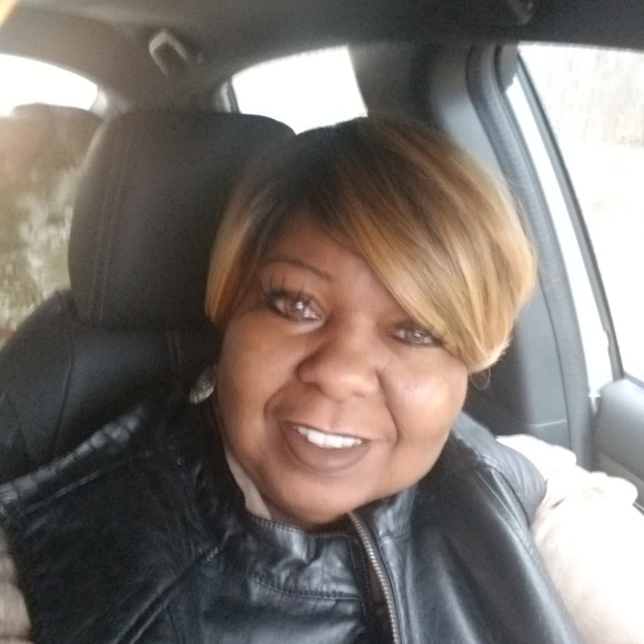 Profile Picture of Alice Lee (@leecarrol55) on Poshmark