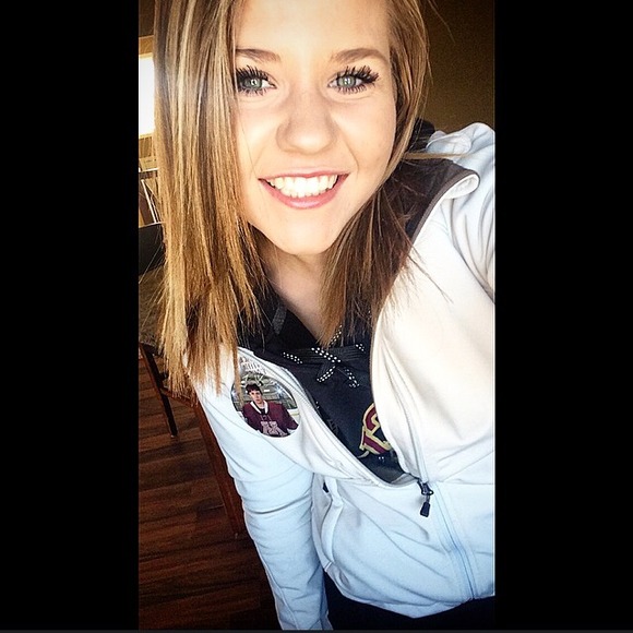 Profile Picture of Hope Effertz (@hope_effertz) on Poshmark