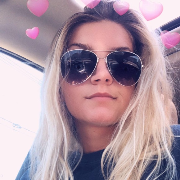 Profile Picture of Maddie Plummer (@maddieplummer) on Poshmark