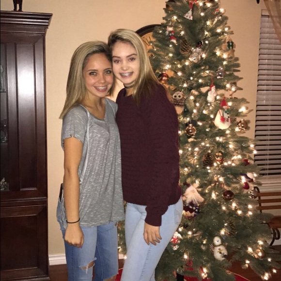 Profile Picture of Skilynn Navarro (@skilynn1128) on Poshmark