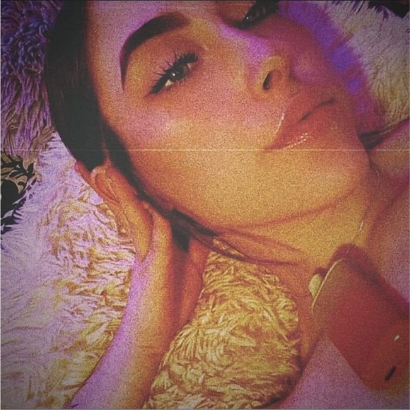 Profile Picture of Isabella Blevins (@isabellablev755) on Poshmark