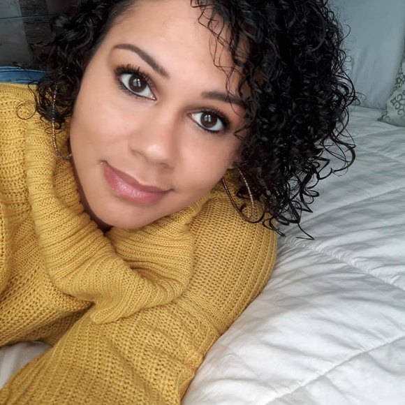 Profile Picture of Kyla Sigmon (@kylas1987) on Poshmark