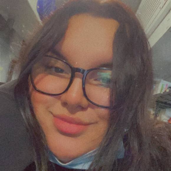 Profile Picture of Rebeca Alvarez (@rebecaalvare92) on Poshmark