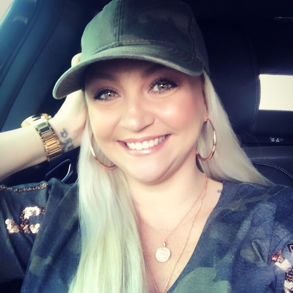 Profile Picture of Kim Sitton (@kim_sitton) on Poshmark