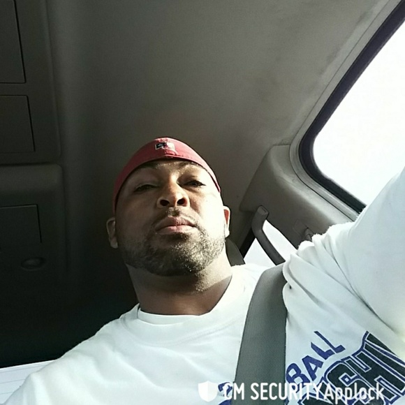 Profile Picture of Corey Hall (@chall724) on Poshmark