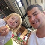 Profile Picture of Aaron Grantham (@aaronrachelolivia) on Instagram