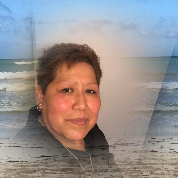 Profile Picture of Lopez g Lopez (@6619108184gl) on Poshmark