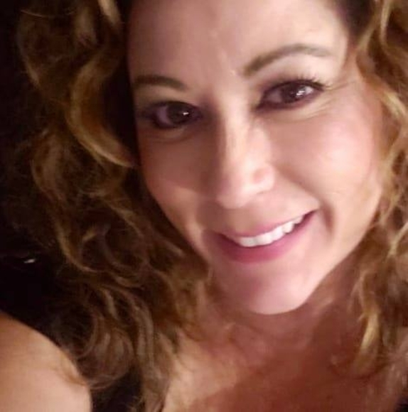 Profile Picture of Debbie Saenz (@fantastic4saenz) on Poshmark