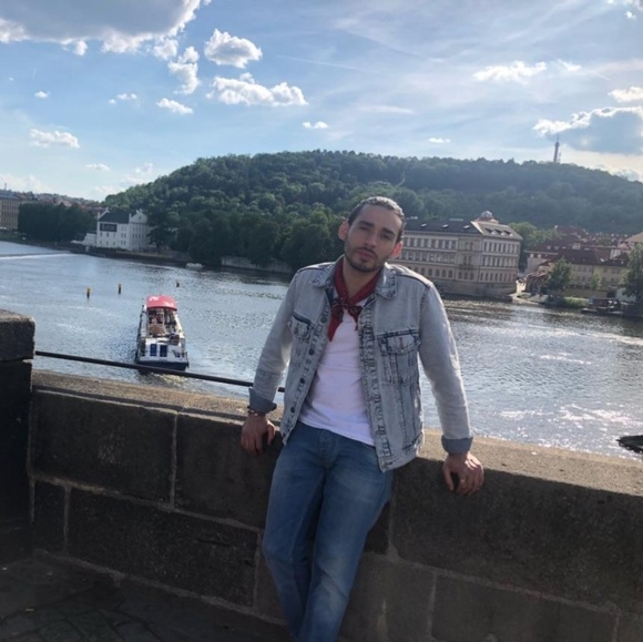 Profile Picture of Richard O (@richieo_) on Poshmark