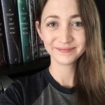 Profile Picture of Cassie (@cassie.reads.alatte) on Instagram