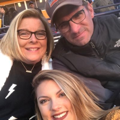 Profile Picture of LIsa S Lowe (@lisaslowe) on Twitter