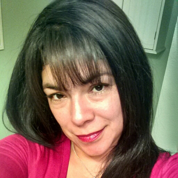 Profile Picture of Isis Guzman (@isisguzman) on Poshmark