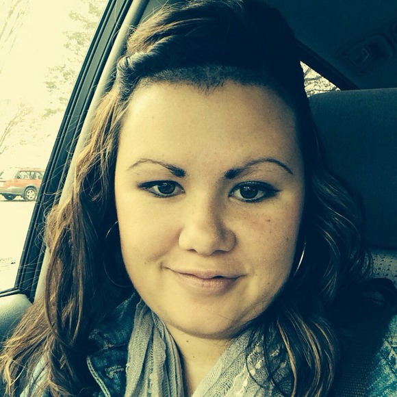 Profile Picture of Andrea Grasso (@ballerina3118) on Poshmark