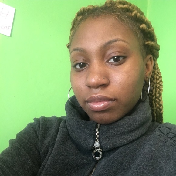 Profile Picture of Ashley Moncrieffe (@ashley0518) on Poshmark