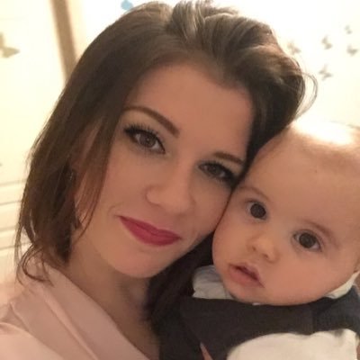 Profile Picture of Mélanie (@MelAaronJerome) on Twitter