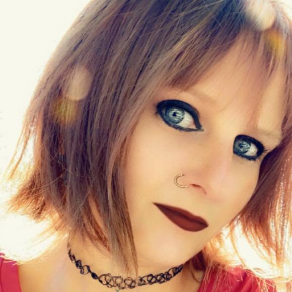 Profile Picture of Sarah Balkema (@foxlove13) on Poshmark