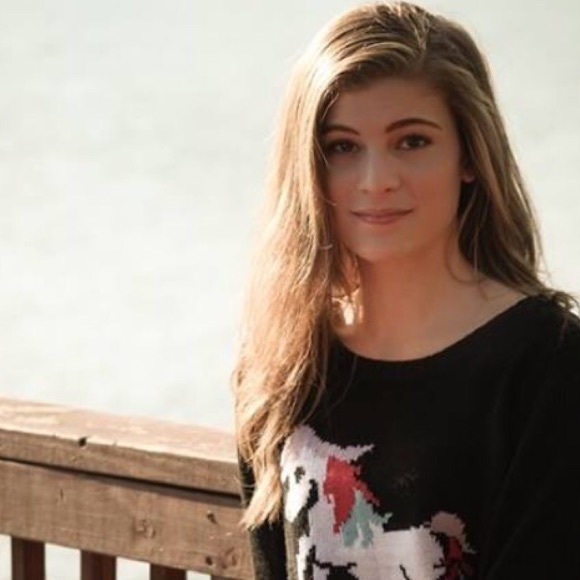 Profile Picture of Sam Arroyo (@words1123) on Poshmark