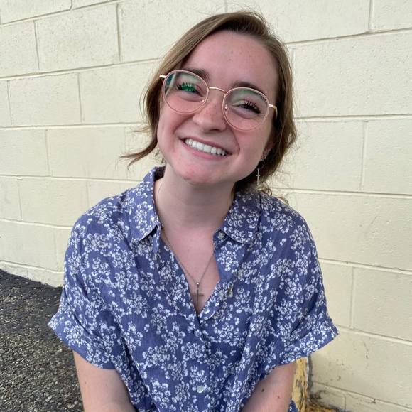 Profile Picture of Emily Taylor (@etaylortot) on Poshmark