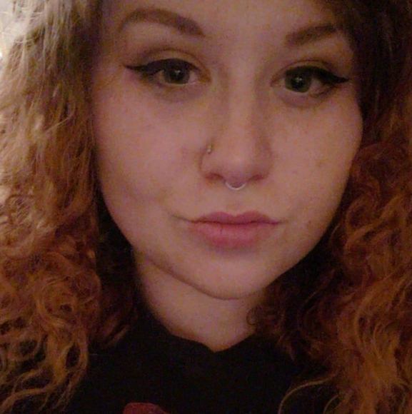 Profile Picture of Alexa Hamill (@alexa20814) on Poshmark