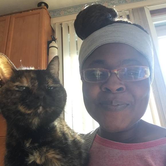 Profile Picture of Aisha Phillips (@sakie1180) on Poshmark