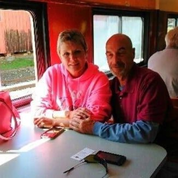 Profile Picture of Lisa Boyer (@dhensley60) on Poshmark