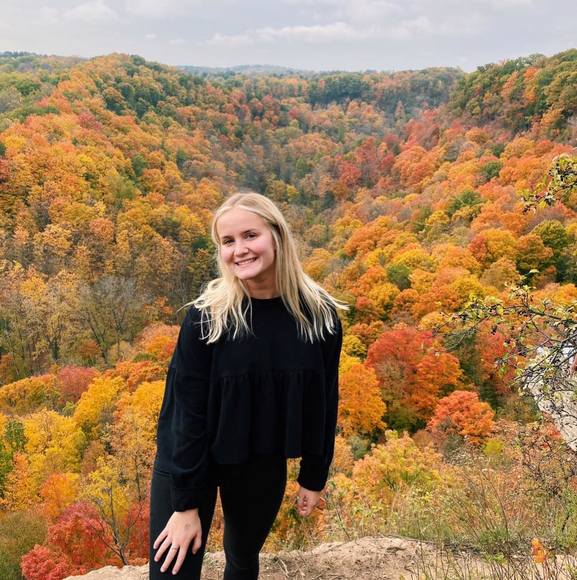 Profile Picture of Bernadette Holmes (@berniekh) on Poshmark