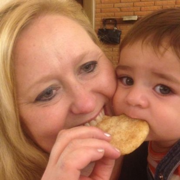 Profile Picture of Lisa Lowe (@lisalowe448) on Poshmark