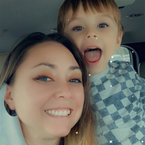 Profile Picture of Linette Sanchez (@wiflgirl20) on Poshmark