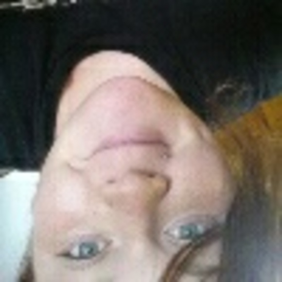 Profile Picture of Samantha Wilds (@samwildflower) on Poshmark