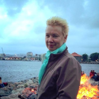 Profile Picture of Susan  🐝 (@JessenMilner) on Twitter