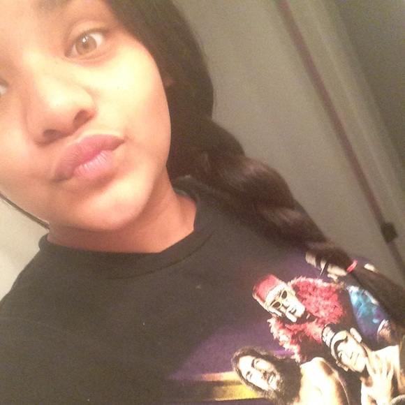 Profile Picture of Ashlyn Pierce (@aashhllyynn) on Poshmark