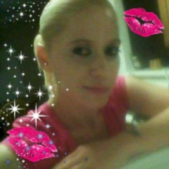 Profile Picture of Janelle Sandquist (@j_sandquist) on Poshmark