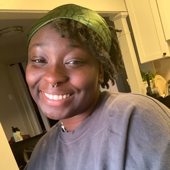 Profile Picture of Lola Oretade (@lolaida) on Poshmark