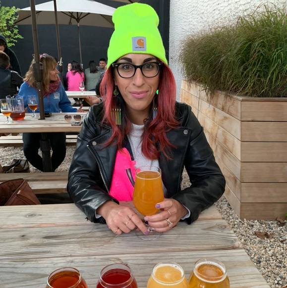 Profile Picture of Mallorie Rosenbluth (@mallorierose) on Poshmark